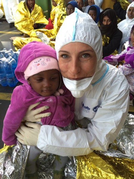 Team 71. Claudio, Morena e Ilaria, volontari su Nave Fulgosi, hanno assistito oltre 1000 persone, tra le quali donne e bambini.