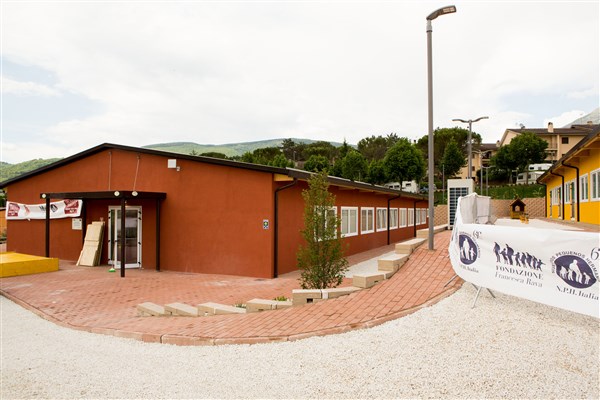 23 maggio, inaugurata dalla Fondazione la nuova scuola media di Norcia per 180 studenti.