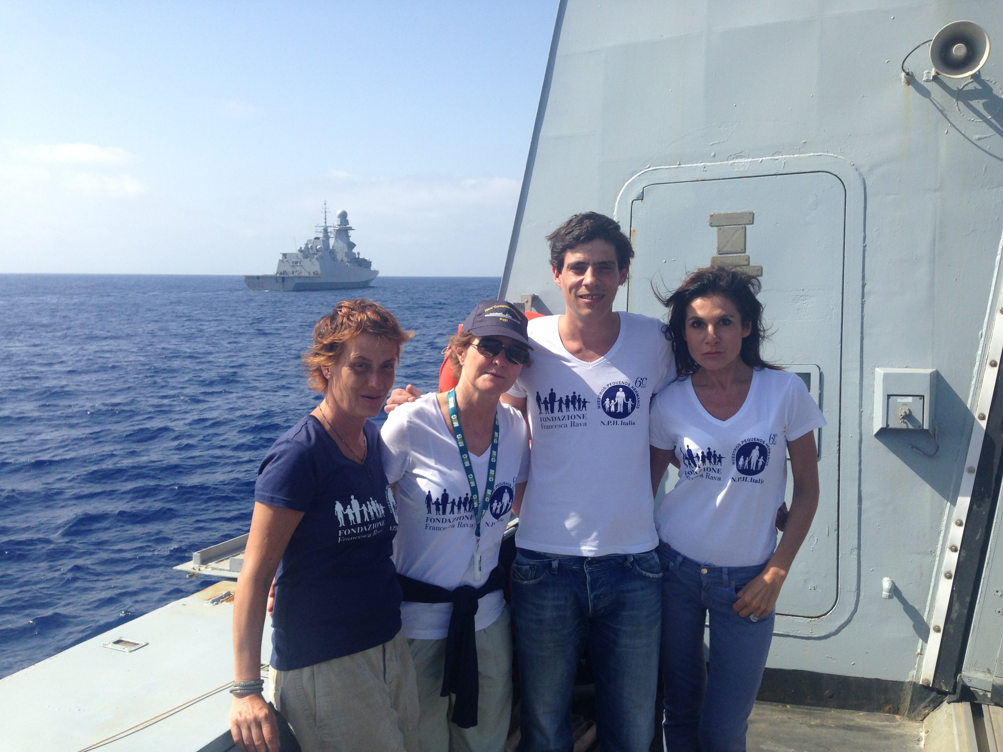 Team 81: il nostro aiuto ai migranti continua, a bordo in questi giorni ci sono i volontari sanitari Maria Luisa e Alessandro.