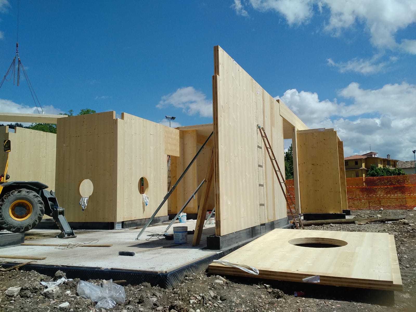 Pieve Torina (MC), continuano i lavori di costruzione della nuova scuola dell'infanzia.