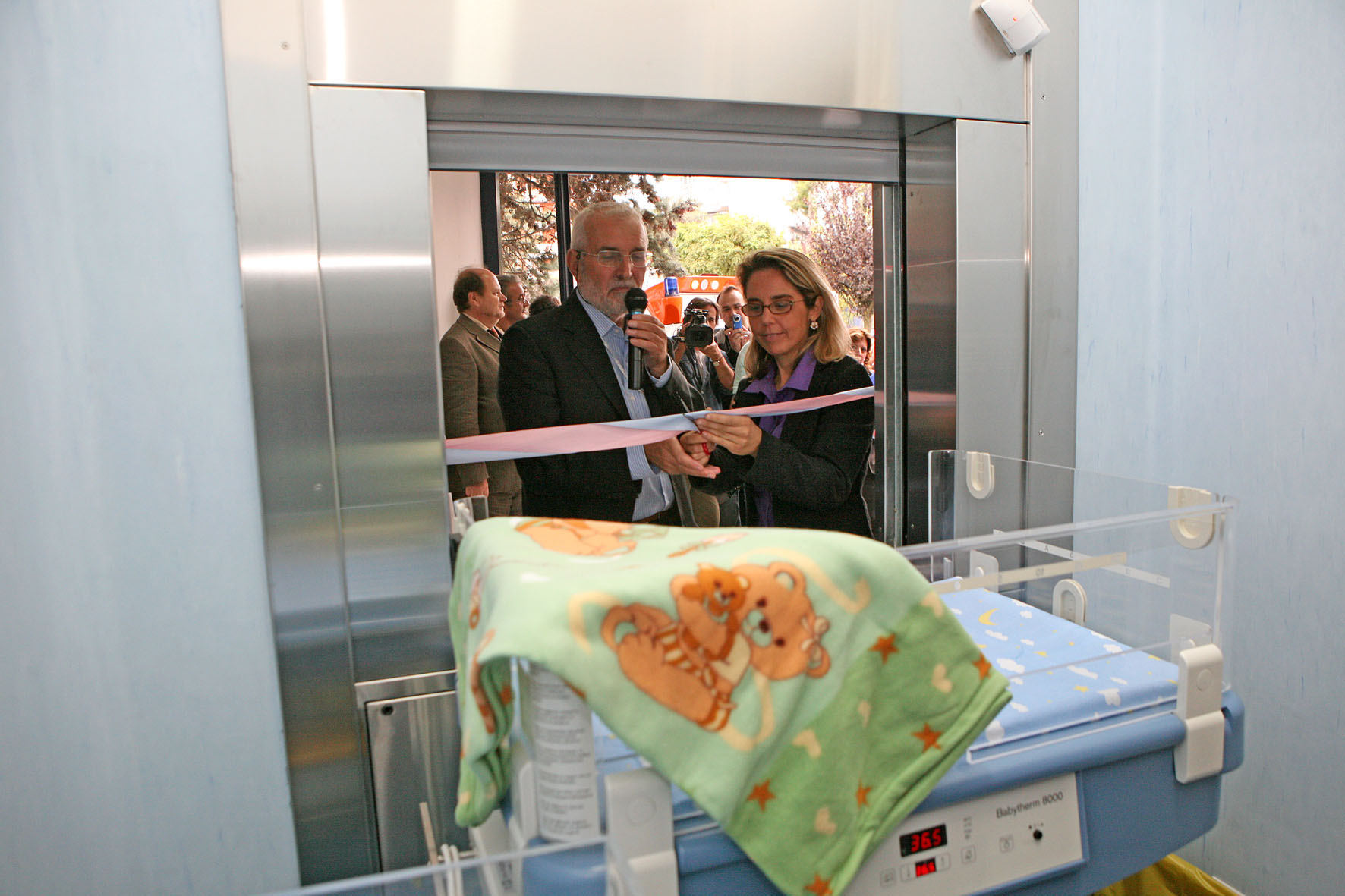 Napoli, neonato lasciato nella culla termica ninna ho presso l'Ospedale Policlinico Federico II.