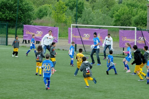 La Partita dei Sogni a Disneyland Paris! Ibrahimovic e alcuni giocatori del Paris Saint Germain giocano a calcio con Topolino, la banda Disney e un gruppo di bambini, tra i quali 3 ragazzi  giunti dall'Italia con il nostro aiuto.