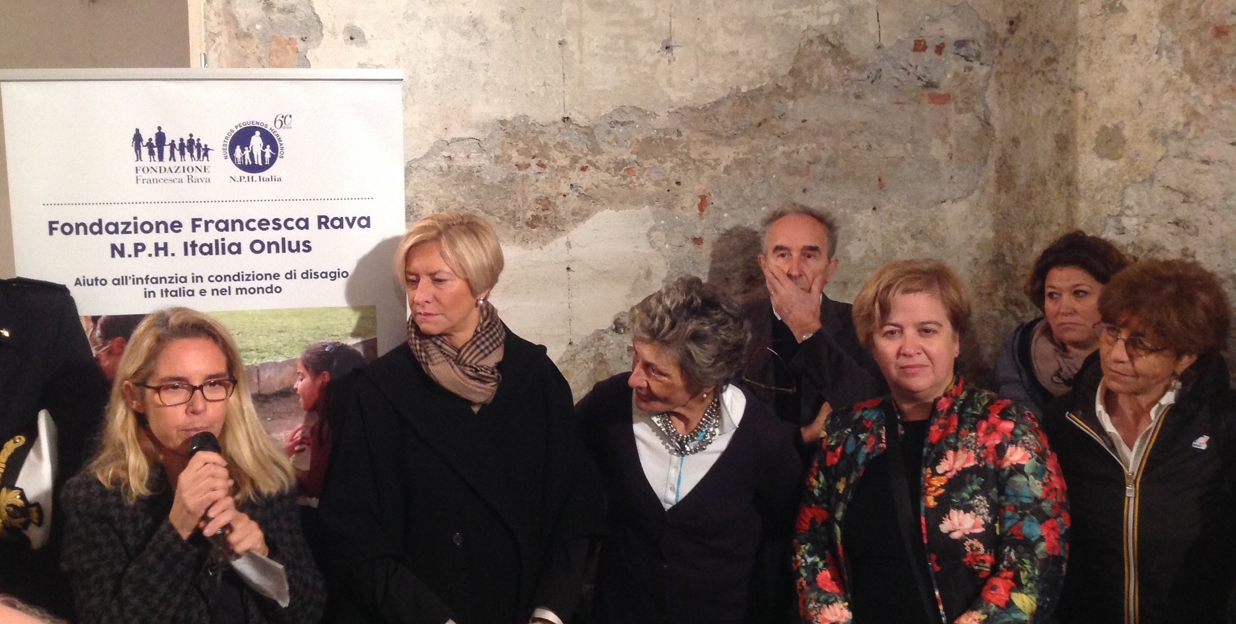 Negli antichi vicoli di Genova la Fondazione Francesca Rava – NPH Italia Onlus ha posato la ‘’prima pietra’’ di un ambulatorio materno infantile, destinato ai bambini e alle mamme del quartiere popolare di via Prè: “A Casa del Re”. 