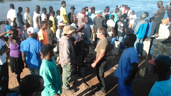 `Santi e angeli, demoni e inferno`: Padre Rick e il suo team nel sud di Haiti per portare riso e acqua