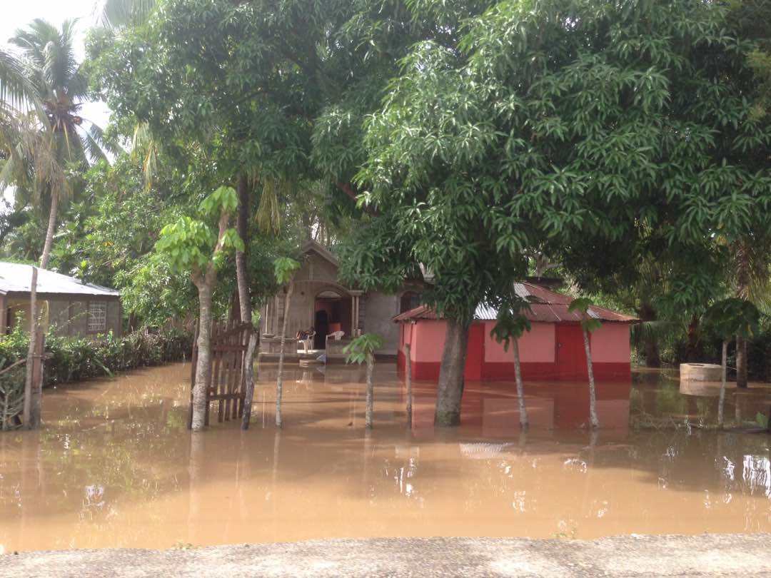 L'uragano Irma passa oltre Haiti e Repubblica Dominicana. Gli staff locali stanno portando aiuto alle comunità a nord del Paese colpite dal suo passaggio.