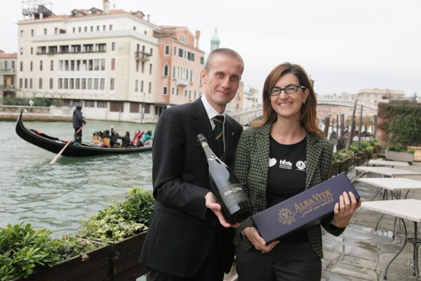 Alba Vitae, una riserva millesimata in esclusivo formato magnum, selezionata da Ais Veneto - Associazione Italiana Sommelier, per festeggiare il Natale aiutando i bambini di Haiti 