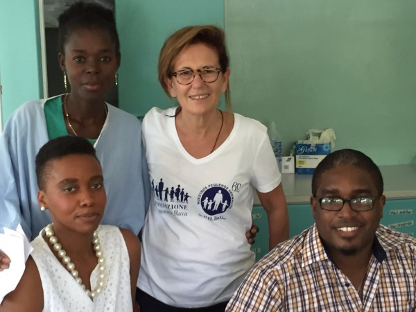Avviato il programma di potenziamento di chirurghi haitiani al St Damien. Maria Grazia è la prima chirurga italiana volontaria che sta formando lo staff locale.