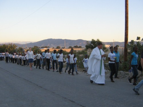 12 gennaio 2013: padrini e donatori in Haiti con la Fondazione Francesca Rava