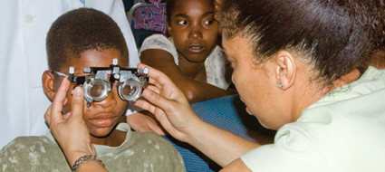 La Fondazione Francesca Rava al fianco della Marina Militare Italiana nella missione del Gruppo Navale Cavour in Africa, per la cura degli occhi dei bambini
