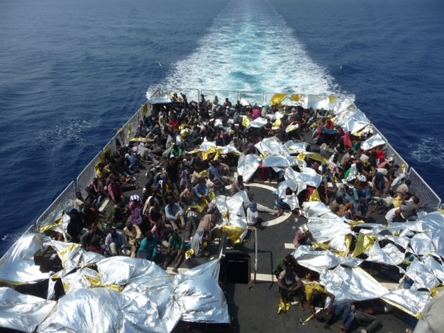 `Volevo impegnarmi nell'emergenza umanitaria che più ci interroga sulla nostra capacità di “restare umani”. Pina, volontaria su Nave Spica racconta la sua esperienza in aiuto ai migranti.